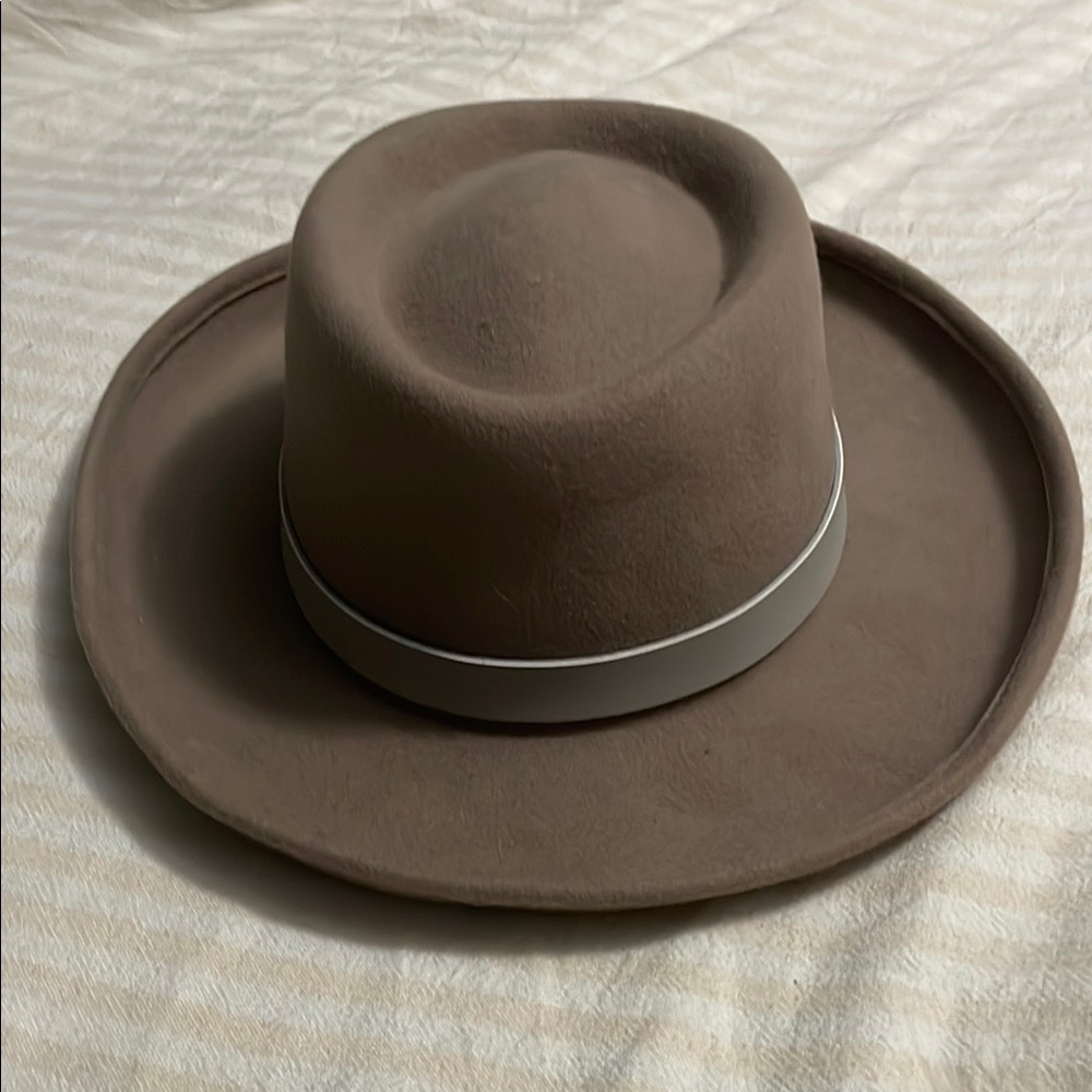 GiGi Pip Taupe Hat with Leather Belt